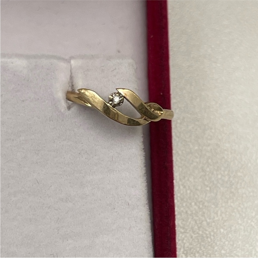 Delicate Gold Wave Ring with Single Sparkling Stone - Picture 3 of 5